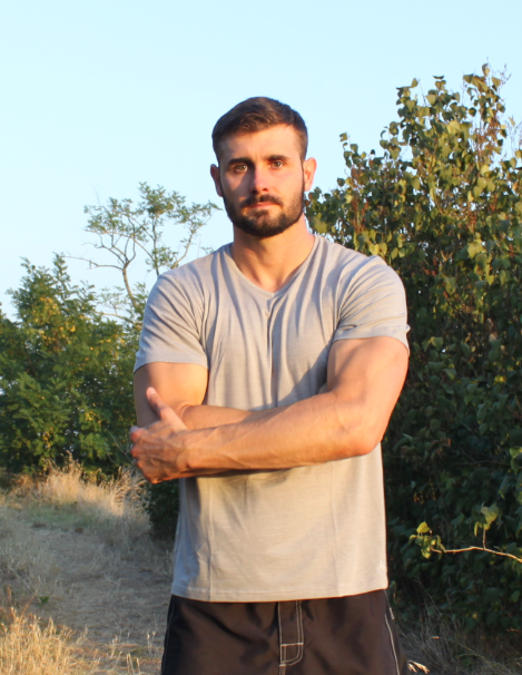 Mathieu, coach sportif à Toulouse, spécialiste en musculation et longévité, offrant un accompagnement et des séances personnalisées.
